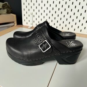 NWOB Sofft Women's Black Leather Mules